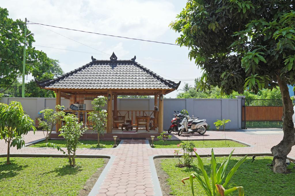 Whiterose Guesthouse Senggigi Exteriér fotografie